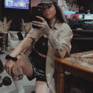 Meet your Posher, Cassandra